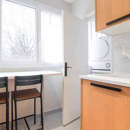 Spacious Flat 5p - 3bdr With Balcony Billancourt *