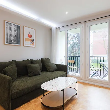 Spacious Flat 5p - 3bdr With Balcony Billancourt